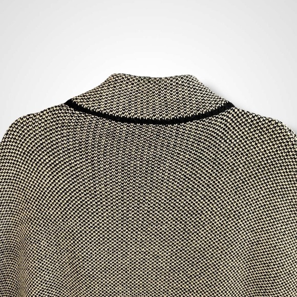 Do everything in Love Poncho Womens One Size Black White Knit Toggle Cape Collar - Picture 9 of 11